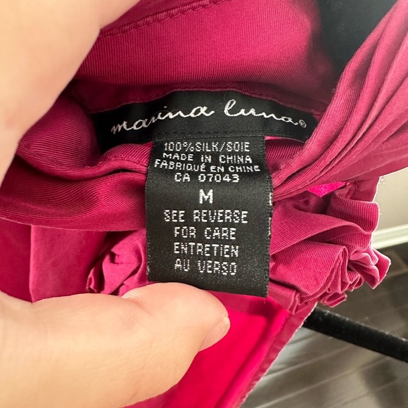 Silk magenta halter blouse. Size Medium - Picture 7 of 7